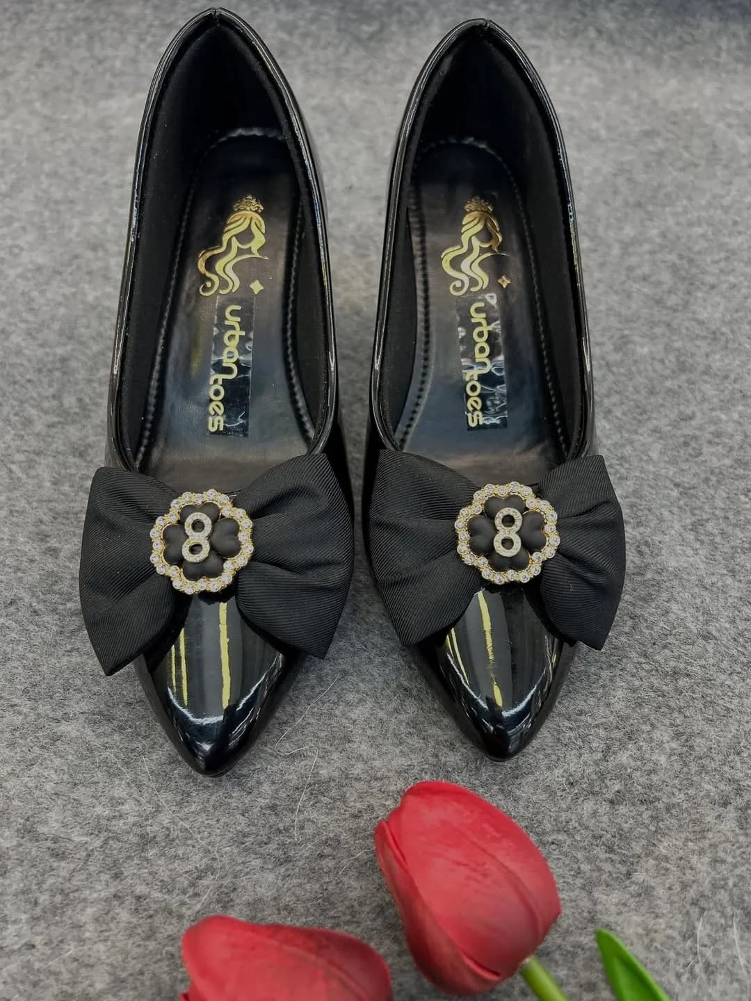 Urbantoes Midnight Gloss Pointed-Toe Kitten Heels – Bow Detail & Rhinestone Brooch