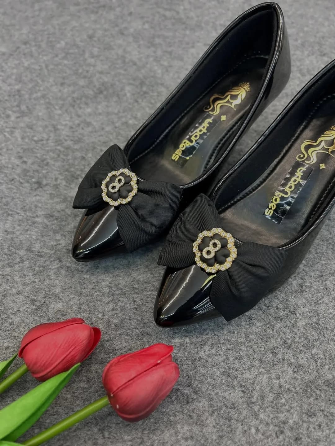 Urbantoes Midnight Gloss Pointed-Toe Kitten Heels – Bow Detail & Rhinestone Brooch