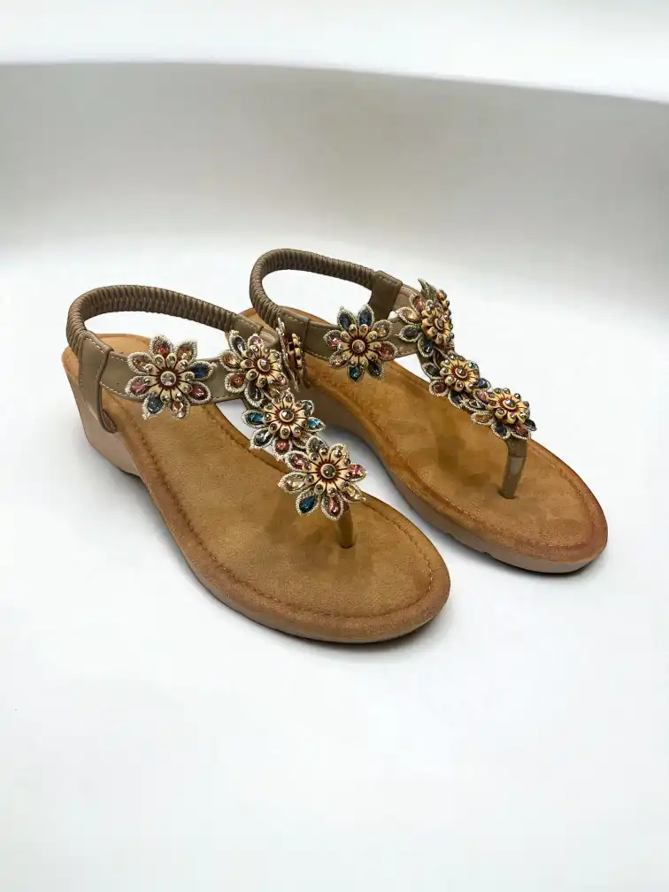 Pansy Embroidery Wedges Beige - UrbanToes